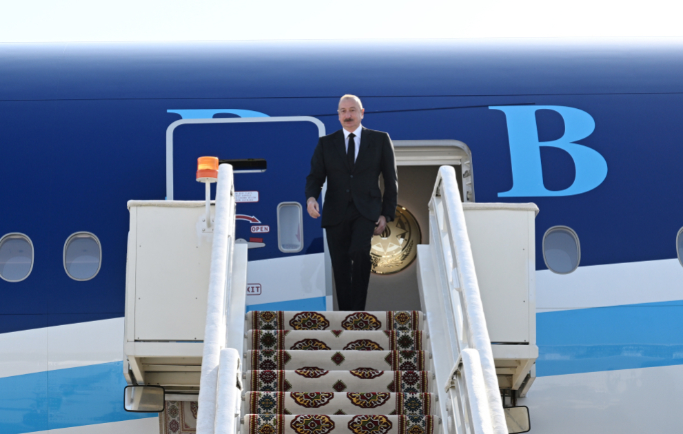 Präsident Ilham Aliyev ist zu Besuch in Turkmenistan eingetroffen