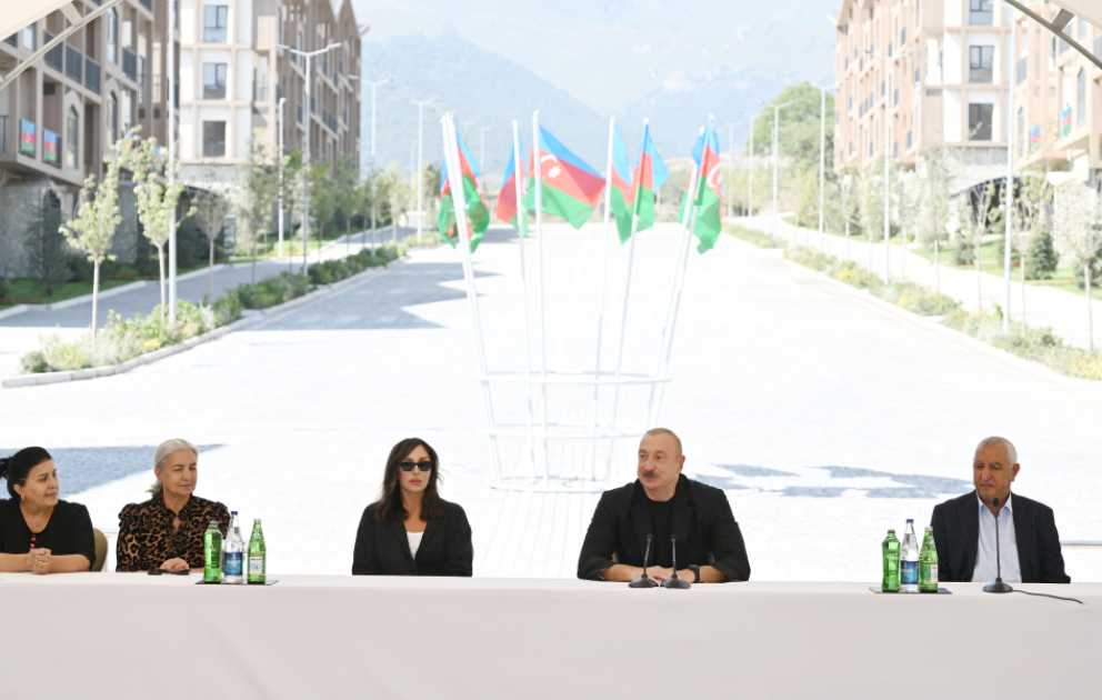 President Ilham Aliyev met with Kalbajar residents and presented apartment keys