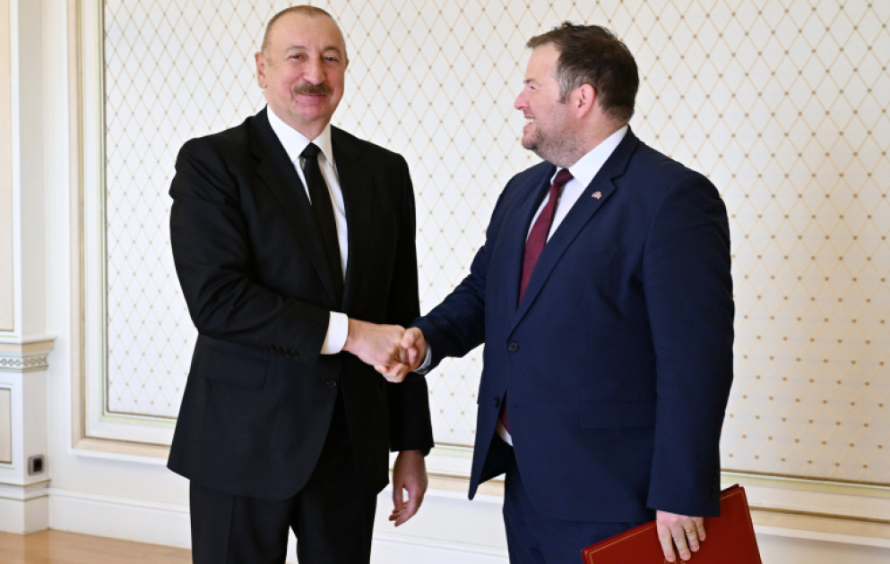 Präsident Ilham Aliyev empfängt britischen Staatsminister für Europa, Nordamerika und Überseegebiete