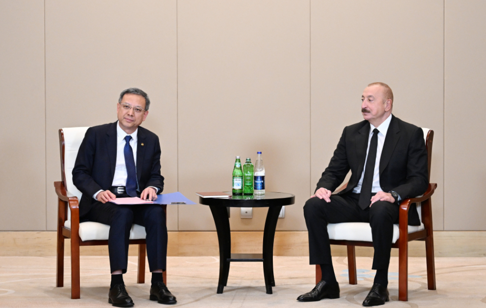 Präsident Ilham Aliyev trifft sich in Tianjin mit dem amtierenden Vorsitzenden von China Energy Engineering Corporation Limited Ni Zhen