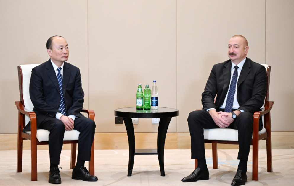 Prezident İlham Əliyev Tiencin şəhərində “China National Chemical Engineering” şirkətinin sədri ilə görüşüb