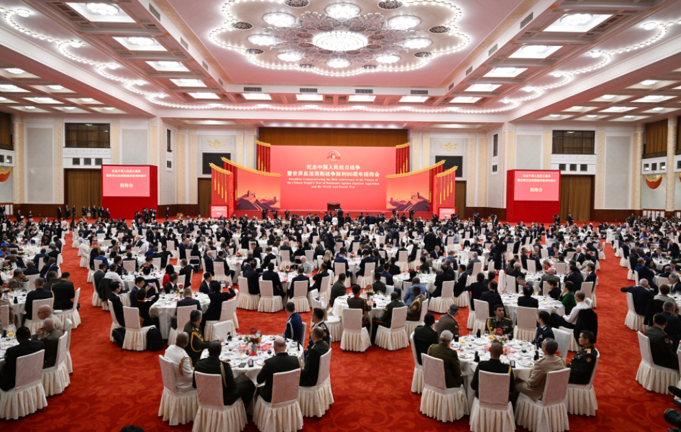 Pékin : un banquet offert en l'honneur des chefs de délégations et de leurs épouses ayant assisté au défilé
Le président azerbaïdjanais Ilham Aliyev a assisté au banquet
