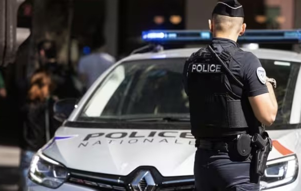 Fransada növbəti polis zorakılığı: Gənc oğlan şillələnib və onun üzünə tüpürülüb