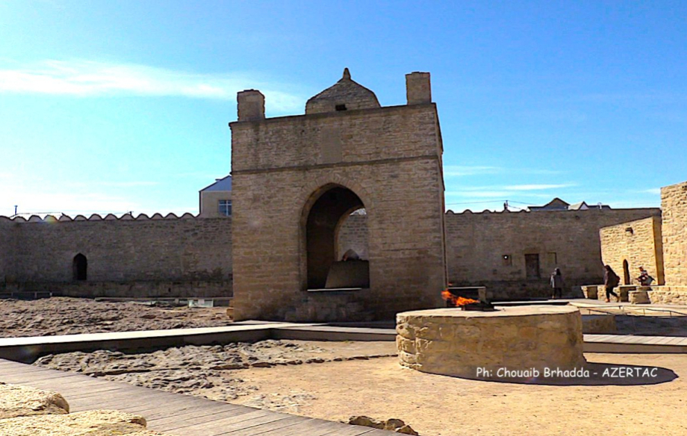Le temple d'Atechgah : Une vieille histoire racontée par le feu