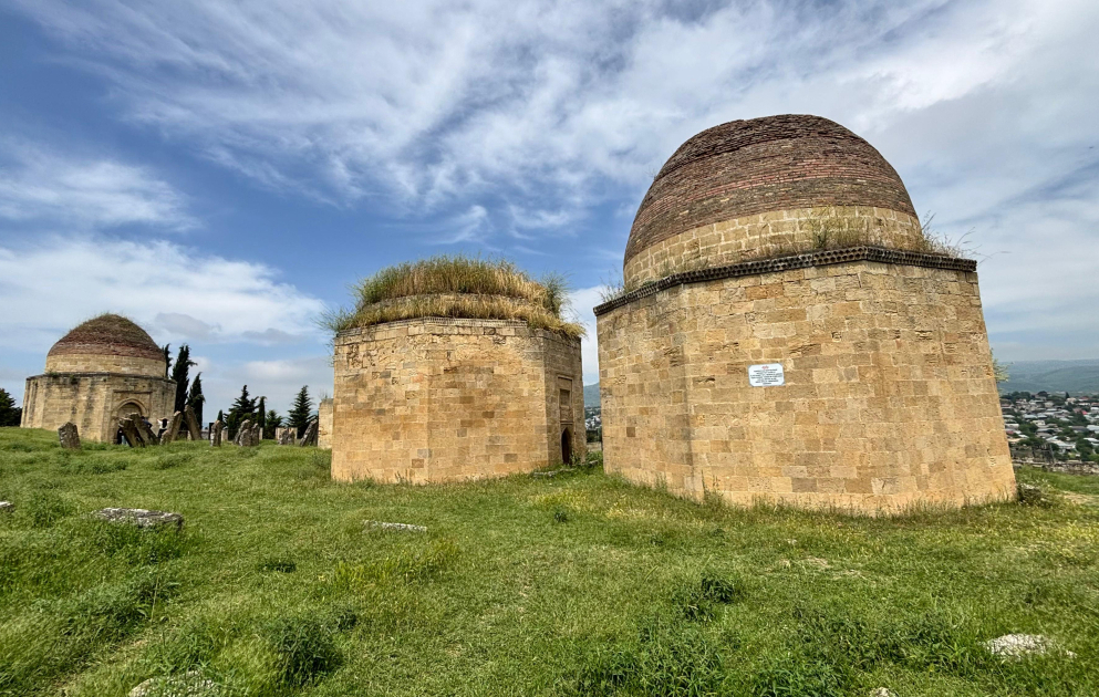 Aserbaidschans verborgener Schatz: Mausoleum „Sieben Kuppeln“ in Schamachi