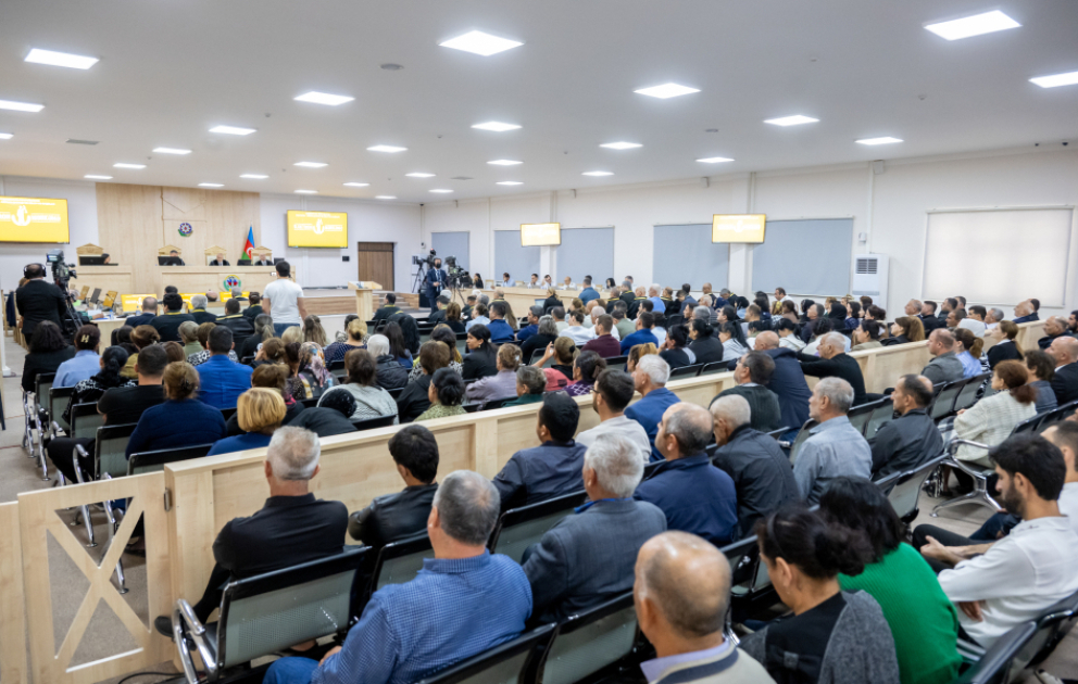 Dokumente zu Beschuss aserbaidschanischer Gebiete aus Armenien, Tötung und Geiselnahme von Zivilisten vor Gericht präsentiert