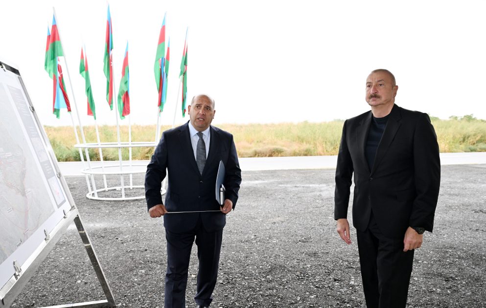 Prezident İlham Əliyev Füzuli rayonunun yeni salınacaq Qaraxanbəyli kəndinin təməlini qoyub