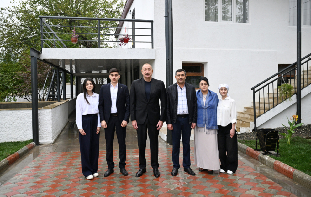 Präsident Ilham Aliyev besucht Siedlung Hadrut im Bezirk Khojavend
