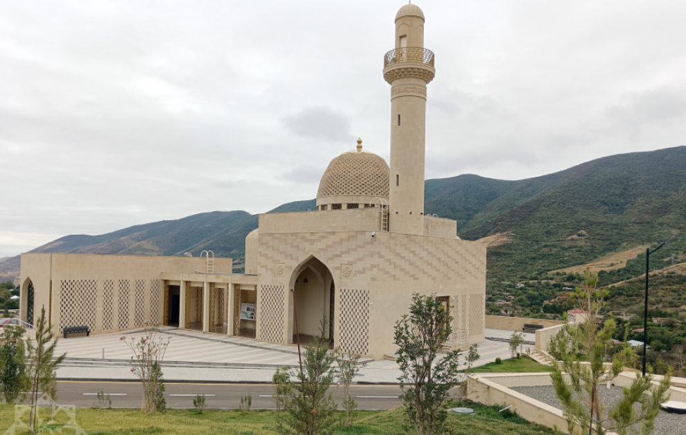 Hadrutda istifadəyə verilən məscid həm də dirçəlişin rəmzidir