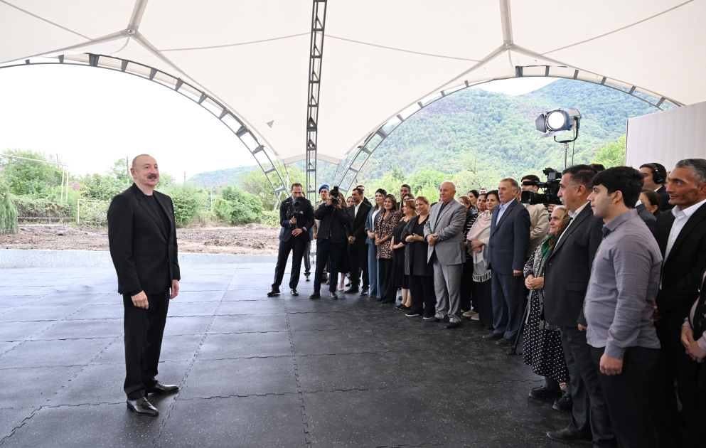 Le président Aliyev rencontre les habitants des villages de Badara, Dachboulag, Seyidbeyli et Chouchakend de la region de Khodjaly
