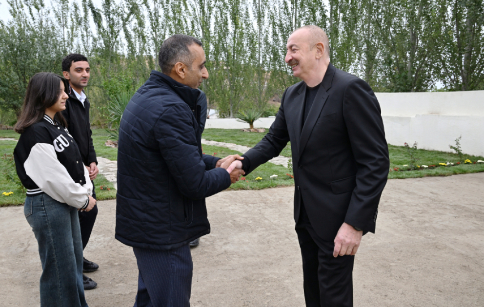 Le président Ilham Aliyev visite le village de Dachboulag de la région de Khodjaly