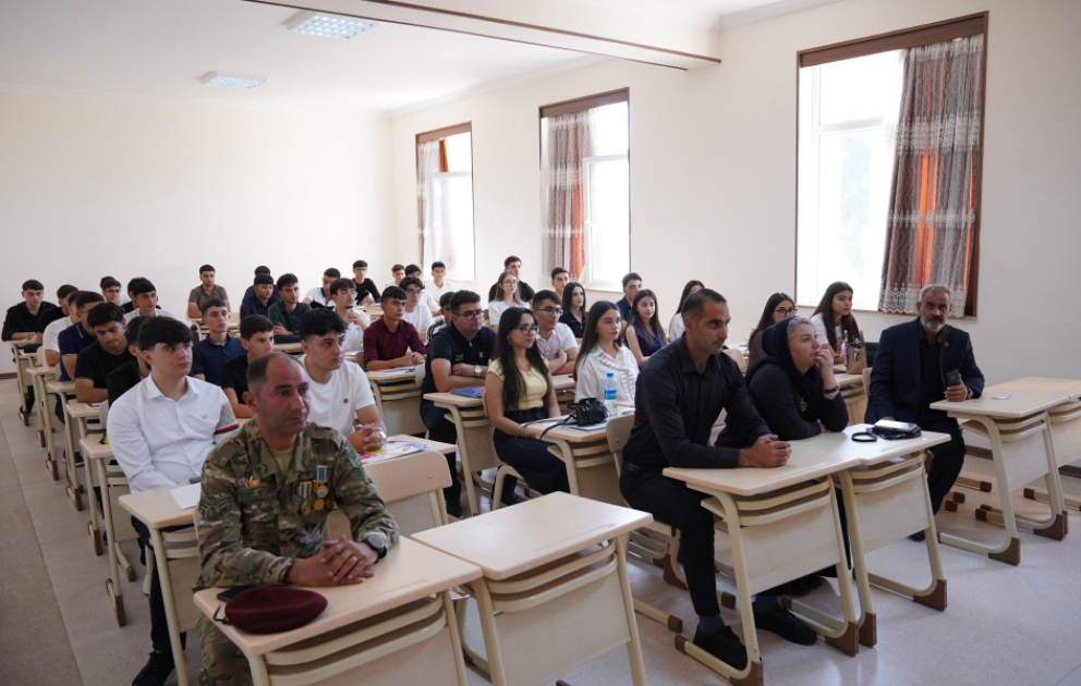 NDU-da I kurs tələbələrinə ilk dərsi şəhid ailələri və qazilər tədris edib
