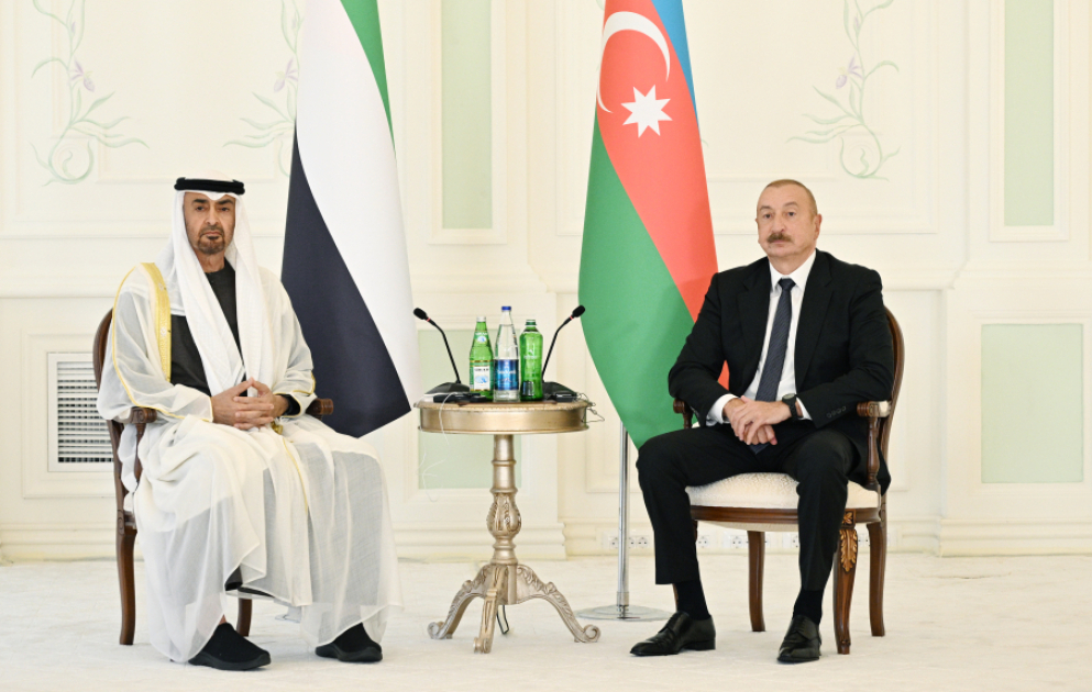 Les présidents Ilham Aliyev et le cheikh Mohammed bin Zayed Al Nahyan ont eu une réunion élargie, suivie de l’échange des documents signés entre les deux pays