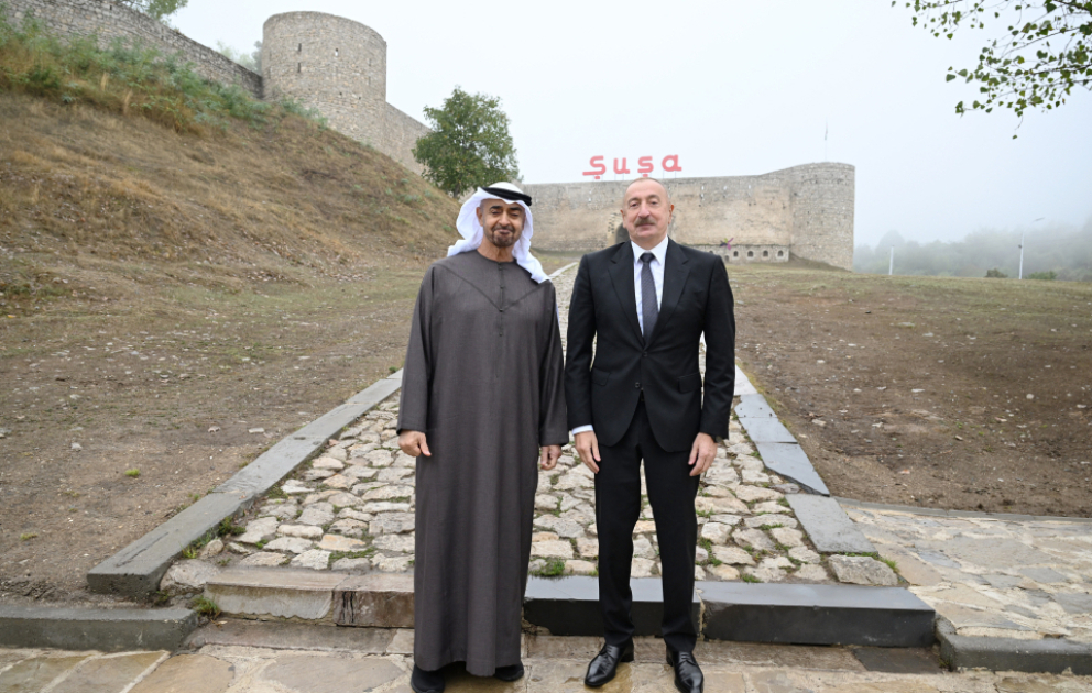 Президенты Азербайджана и Объединенных Арабских Эмиратов сфотографировались на фоне Шушинской крепости