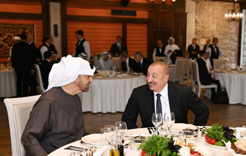 Un déjeuner officiel offert en l’honneur du président des Emirats arabes unis à Choucha