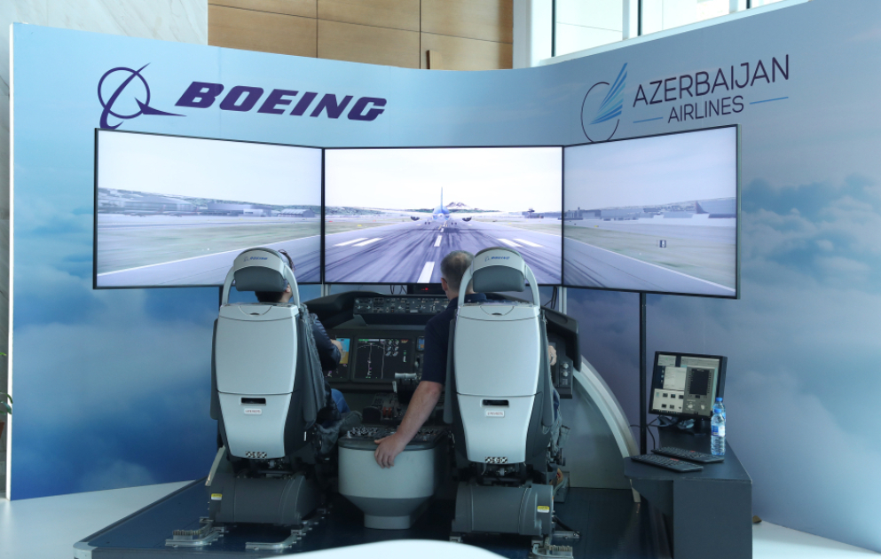 Bakıda “Boeing 787 Dreamliner” uçuş simulyatoru təqdim olunub