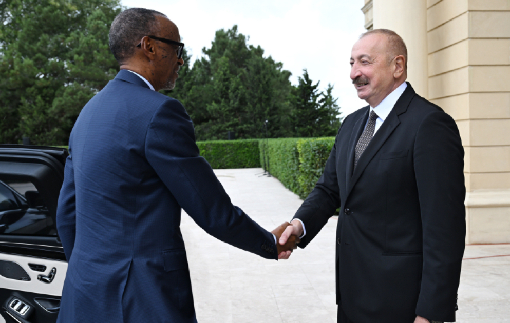 Cérémonie d’accueil officiel du président rwandais à Bakou