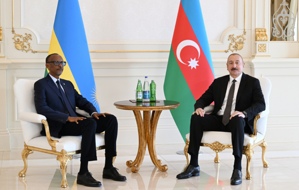 Aserbaidschans Präsident Ilham Aliyev führt Vieraugengespräch mit seinem ruandischen Kollegen