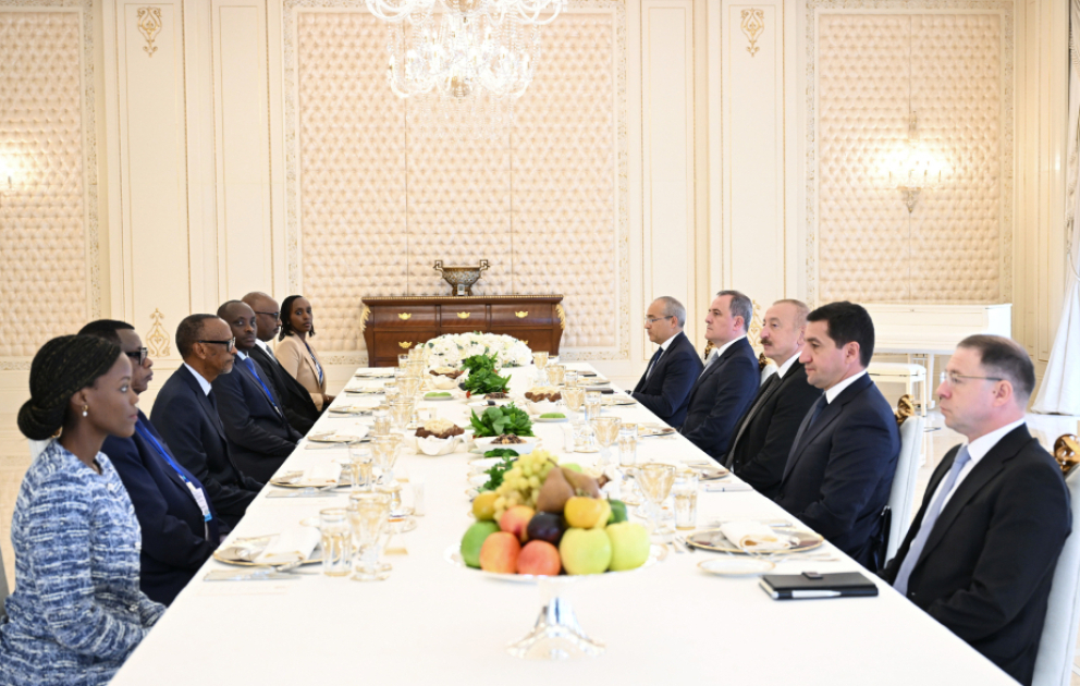 Les présidents azerbaïdjanais et rwandais se réunissent autour d’un déjeuner avec la participation des délégations