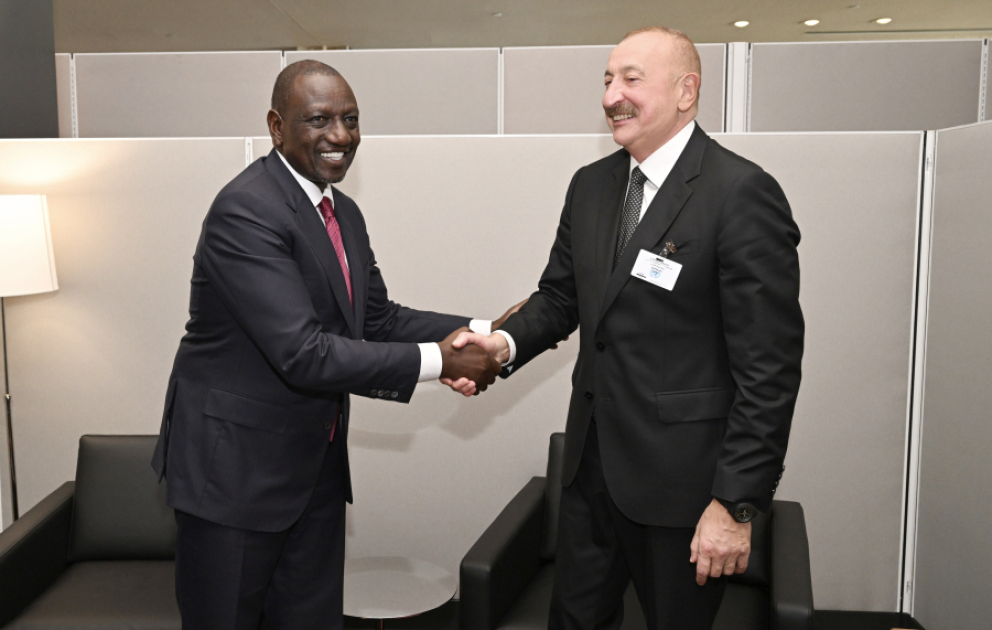 Präsident Ilham Aliyev trifft den Präsidenten Kenias im UN-Hauptquartier in New York