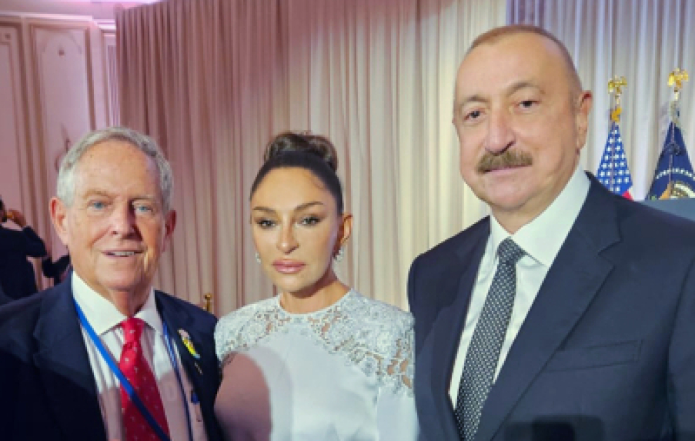 Präsident Ilham Aliyev und First Lady Mehriban Aliyeva nehmen an der offiziellen Empfangsveranstaltung zur 80. Sitzung der UN-Generalversammlung teil