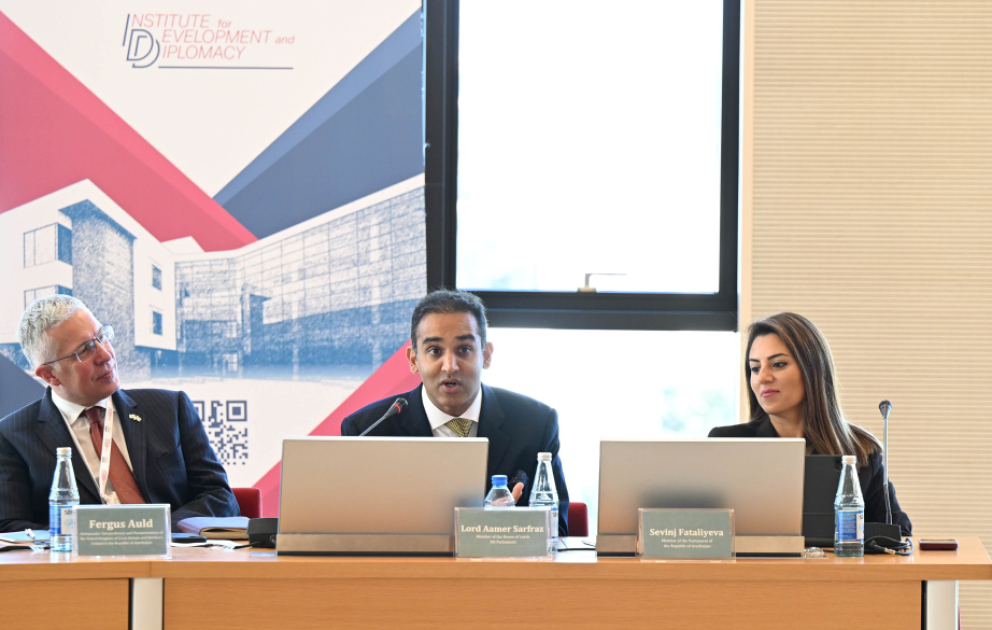 Britaniya parlamentarisi : Azərbaycanla bağlı uşaqlıq xatirələrim bugünkü əməkdaşlığa ilham verir