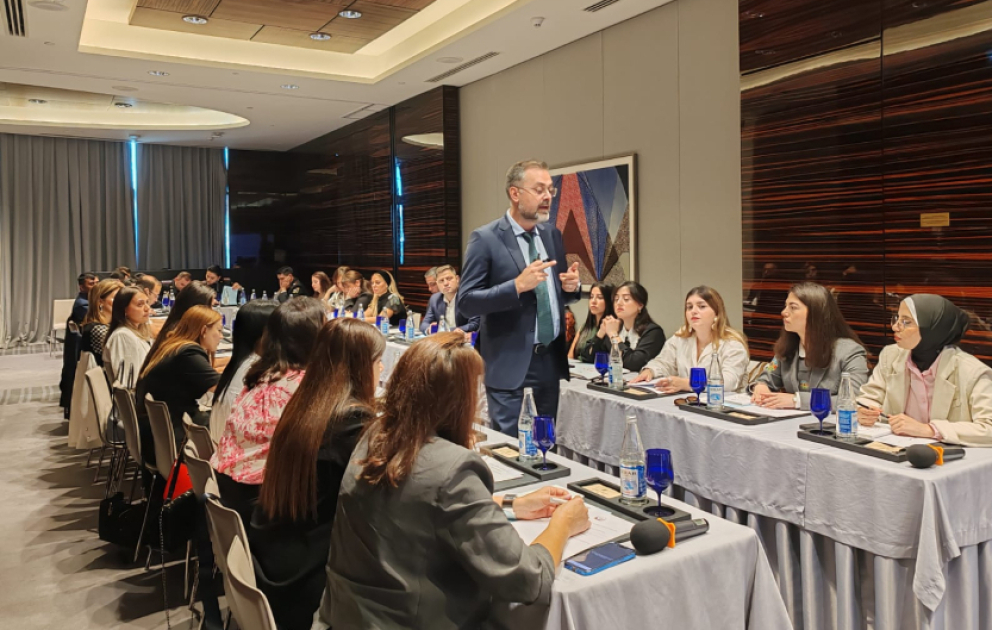 Çətin həyat şəraitində olan ailələr və uşaqlarla çalışan mütəxəssislər üçün təlim keçirilib