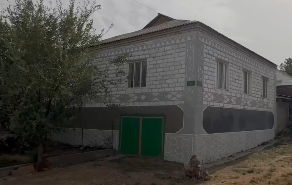 Qazaxıstanda Ağdam daşından tikilmiş Ağ ev