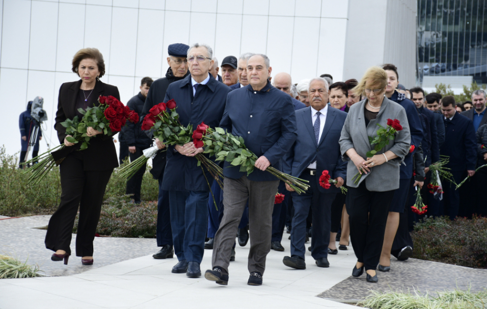 Yeni Azərbaycan Partiyasının nümayəndələri Zəfər parkını ziyarət ediblər