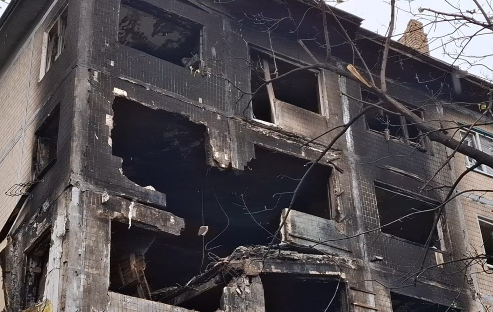 Kiyevə hava hücumu zamanı əsas ziyan yaşayış binalarına dəyib –  Hadisə yerindən reportaj