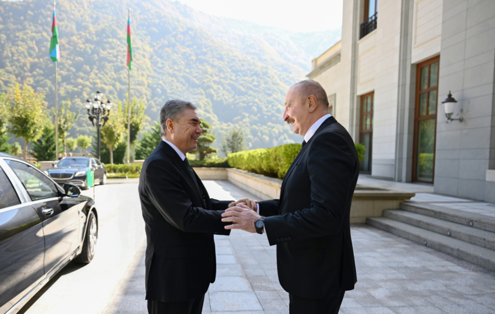Azərbaycan Prezidenti İlham Əliyev Qəbələdə Türkmənistan Xalq Məsləhətinin Sədri ilə görüşüb