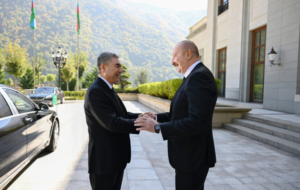 Präsident Ilham Aliyev trifft Gurbanguly Berdimuhamedow in Gabala