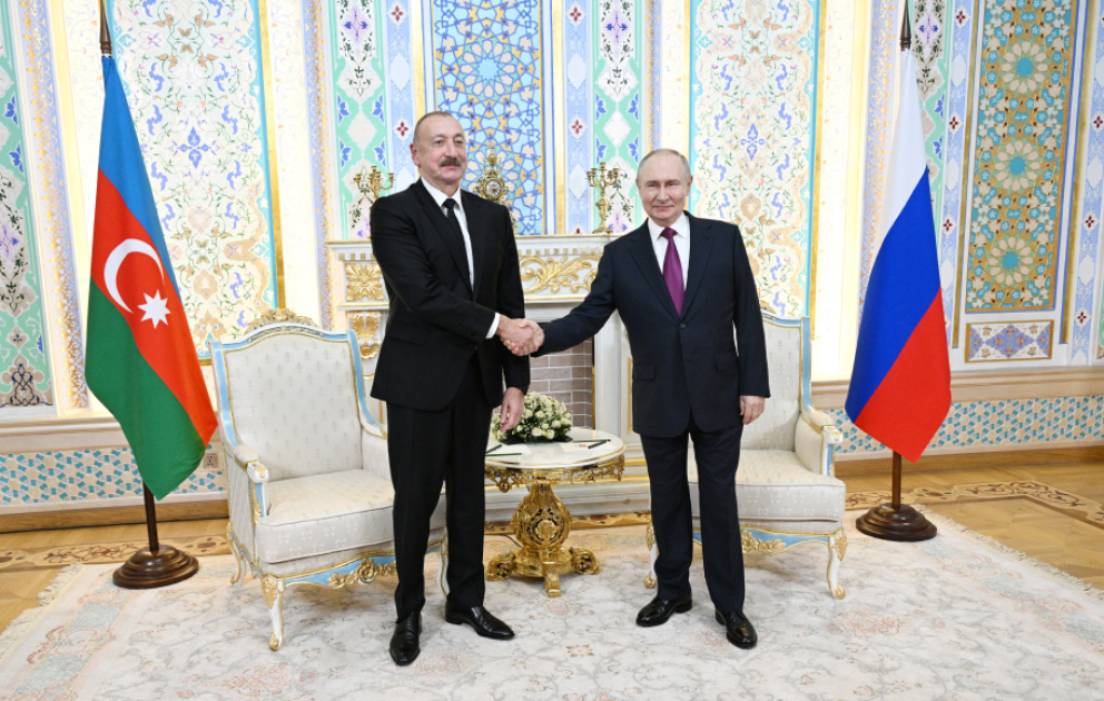 Präsident Ilham Aliyev und Präsident Wladimir Putin treffen sich zum Vier-Augen-Gespräch in Duschanbe
