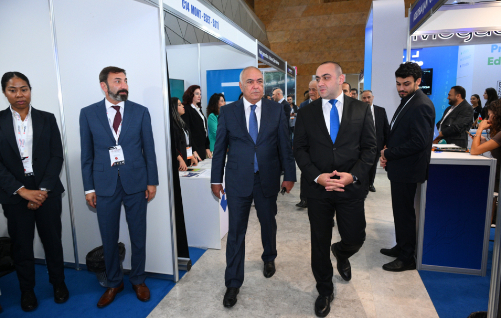 CIDC-2025 tədbirinin rəsmiləri kibertəhlükəsizlik sərgisi ilə tanış olublar