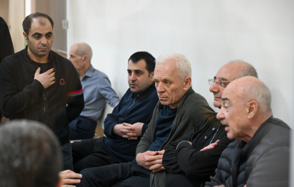 Beweise für Folterung aserbaidschanischer Kriegsgefangener durch armenische Streitkräfte vor Gericht präsentiert