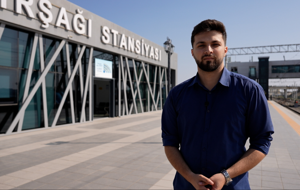 İstiqamətimiz hamamları, ovdanları və pirləri ilə məşhur olan kəndədir – "8:20-də Vağzalda"