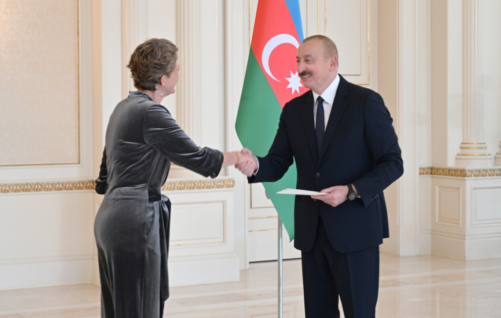 Neue niederländische Botschafterin in Aserbaidschan überreicht Präsident Ilham Aliyev ihr Beglaubigungsschreiben