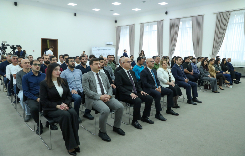 Bakı Dövlət Peşə Təhsil Mərkəzində qısamüddətli təlimləri bitirmiş müdavimlərə sertifikat təqdim olunub