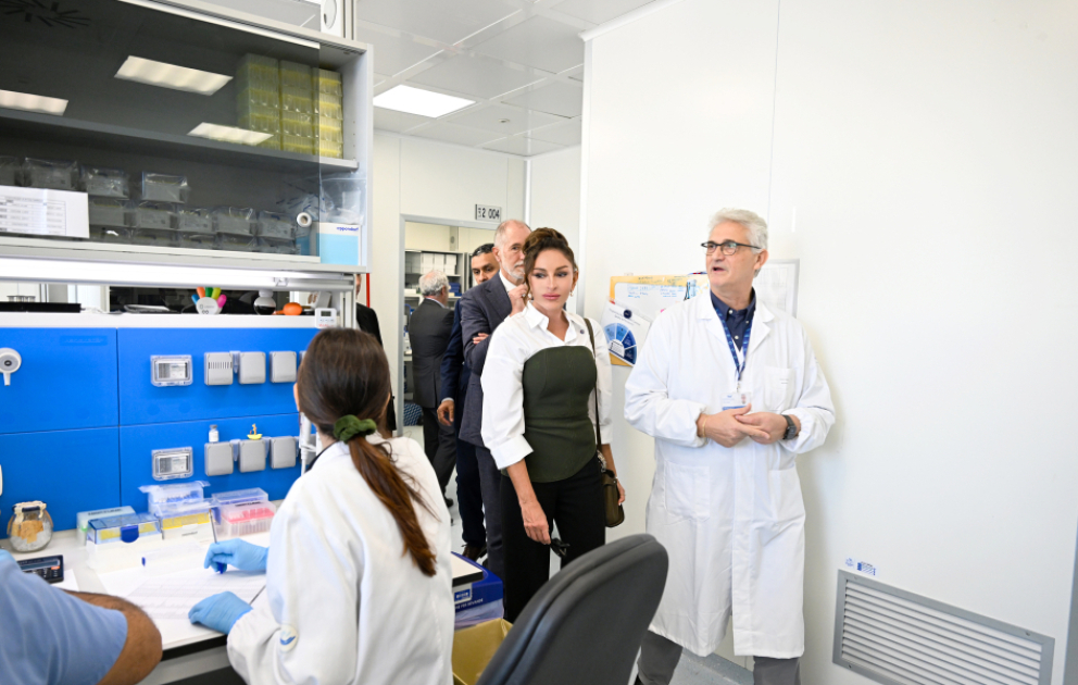 Erste Vizepräsidentin Mehriban Aliyeva besucht Europas größtes Kinderkrankenhaus Bambino Gesù