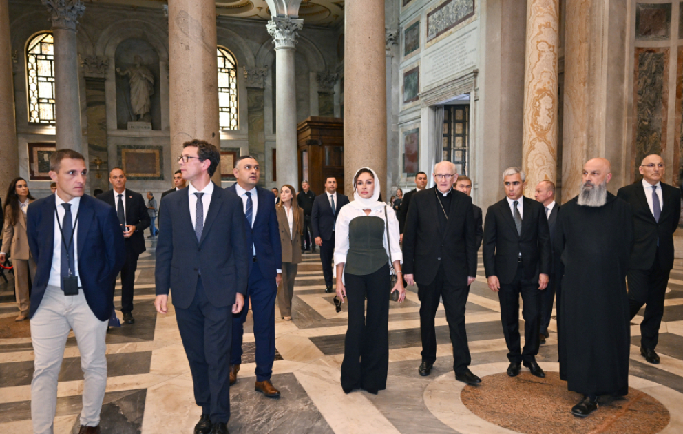 La première vice-présidente azerbaïdjanaise prend connaissance des travaux de restauration à la basilique Saint-Paul au Vatican