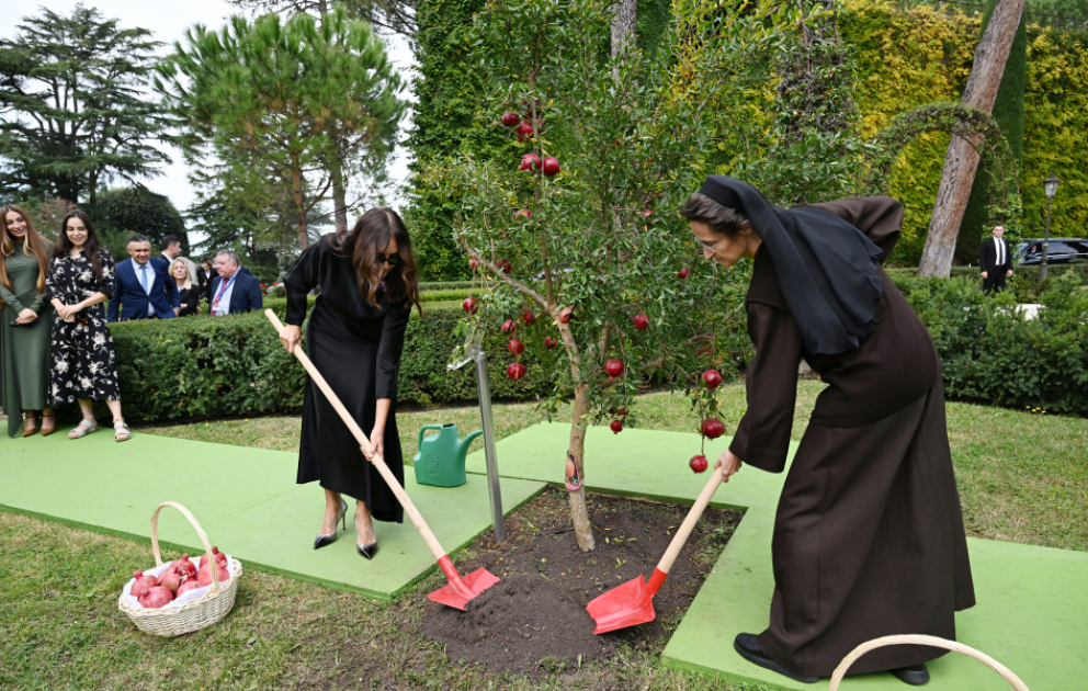 First Vice-President Mehriban Aliyeva, along with family members, attended tree planting ceremony in Vatican Gardens