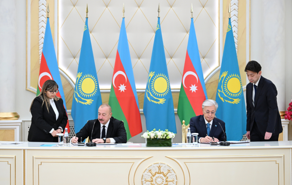 Aserbaidschan und Kasachstan tauschen unterzeichnete Dokumente aus