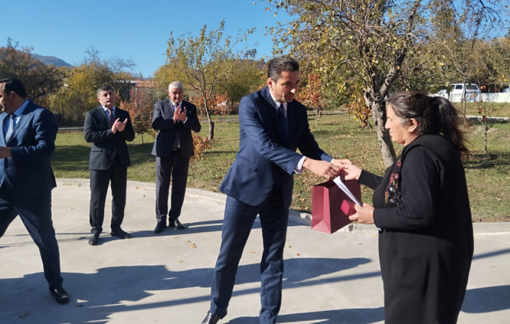 В села Тезебина, Баллыджа и Бадара Ходжалинского района отправлена очередная группа переселенцев