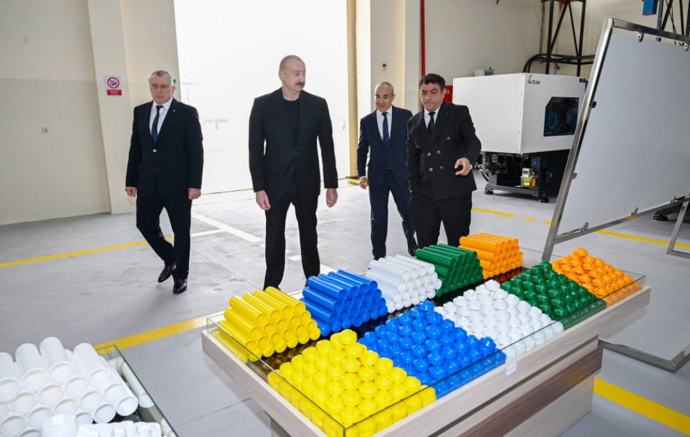 Präsident Ilham Aliyev besucht Wasserfilter-Produktionsanlage in Sabirabad