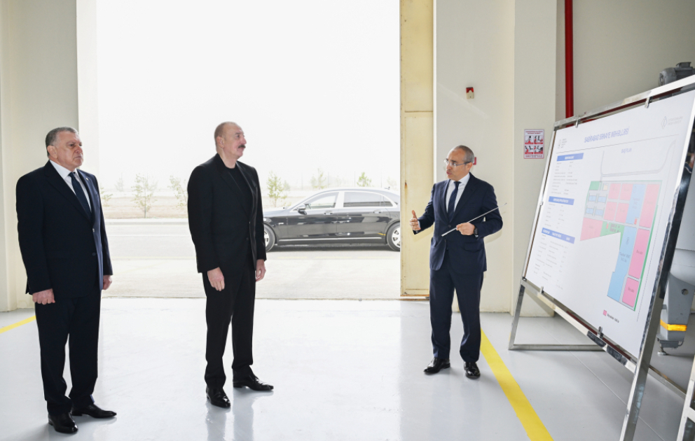 Le président Aliyev prend connaissance des activités d’une entreprise de fabrication des produits agrochimiques de Sabirabad