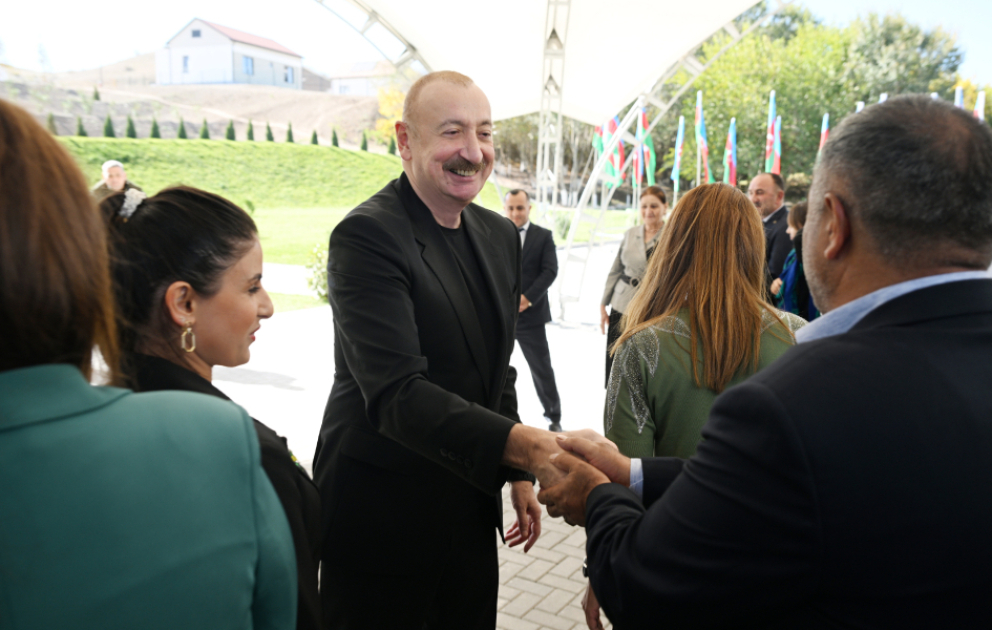 President Ilham Aliyev presented keys to apartments to residents of Horovlu village in Jabrayil district
