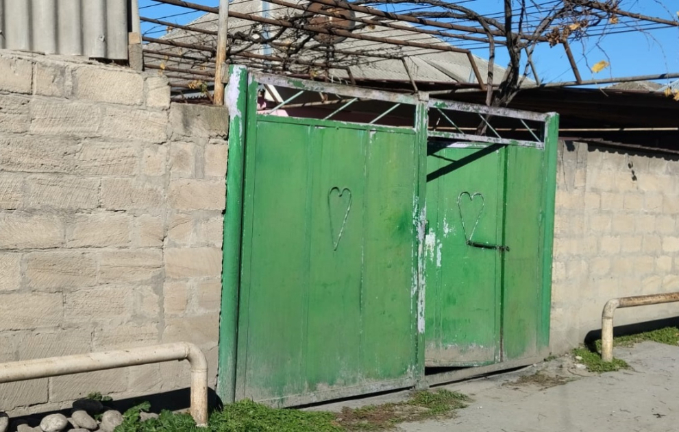 Xaçmazda törədilən qətlin təfərrüatları: 17 yaşlı yeniyetmə anasını öldürməkdə şübhəli bilinir
