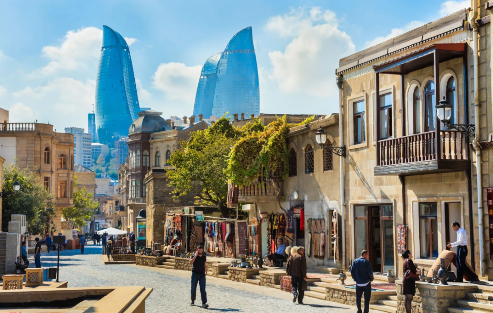 Biz qalib xalqın nümayəndələri kimi Zəfərin ruhunu dilimizə də daşımalıyıq