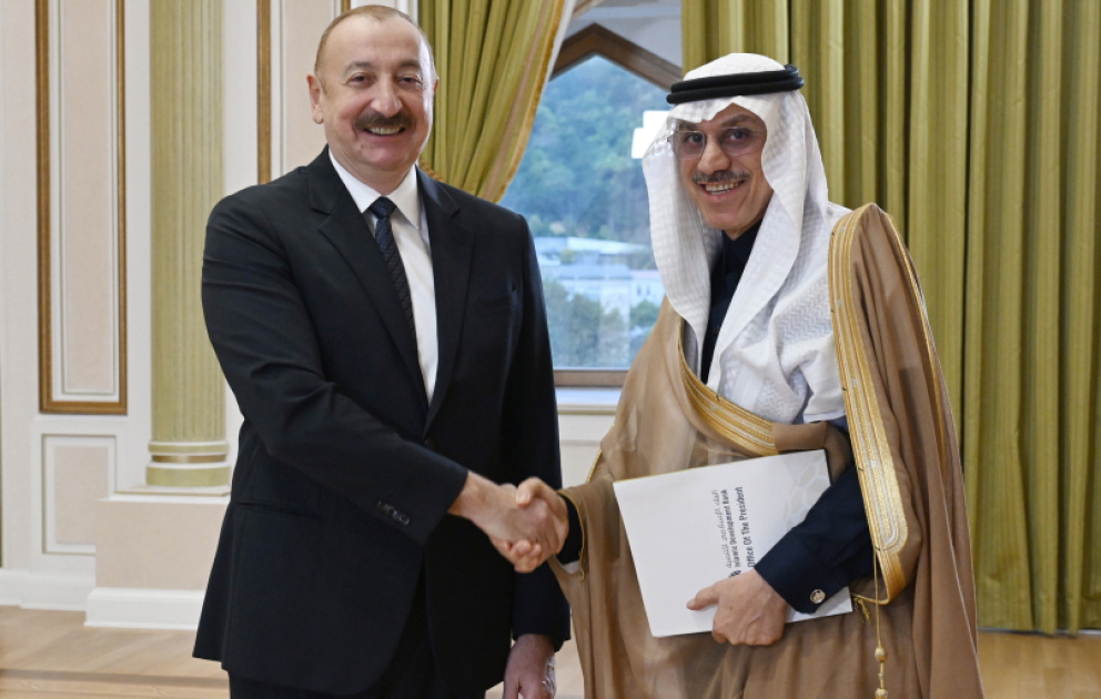 Le président Ilham Aliyev reçoit une délégation de responsables des organismes membres du Groupe de coordination arabe