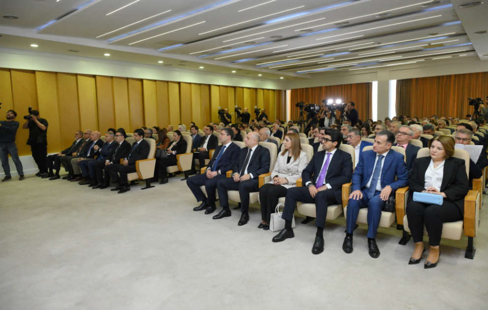 Mediada Azərbaycan ədəbi dilinin normalarının düzgün tətbiqi